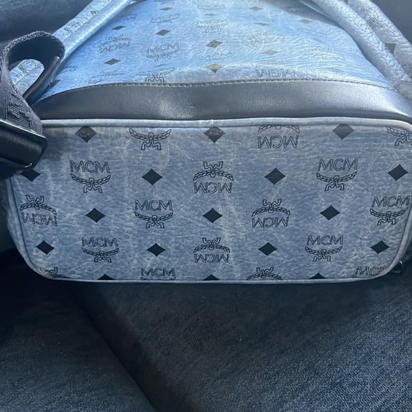 MCM Medium backpack two in one. Crossbody bag attached - Picture 3 of 7